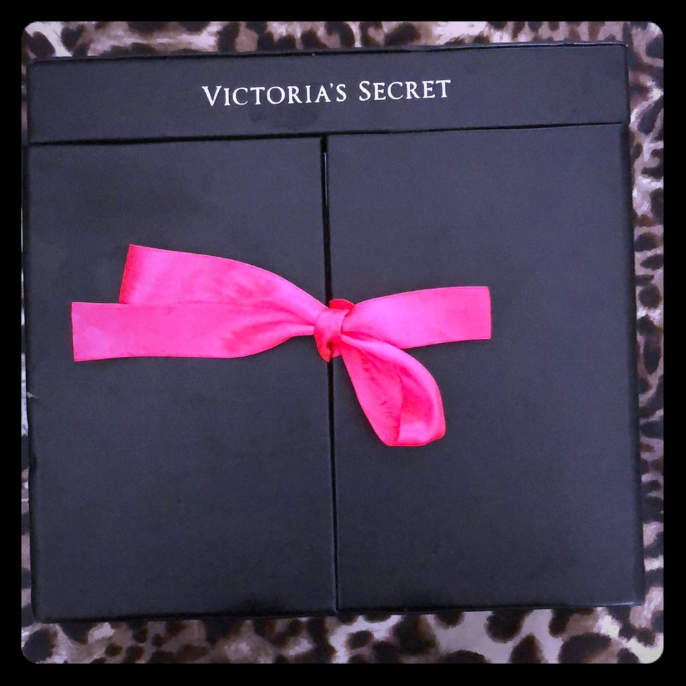 100% Authentic Victoria’s Secret EAU DE PARFUM SET